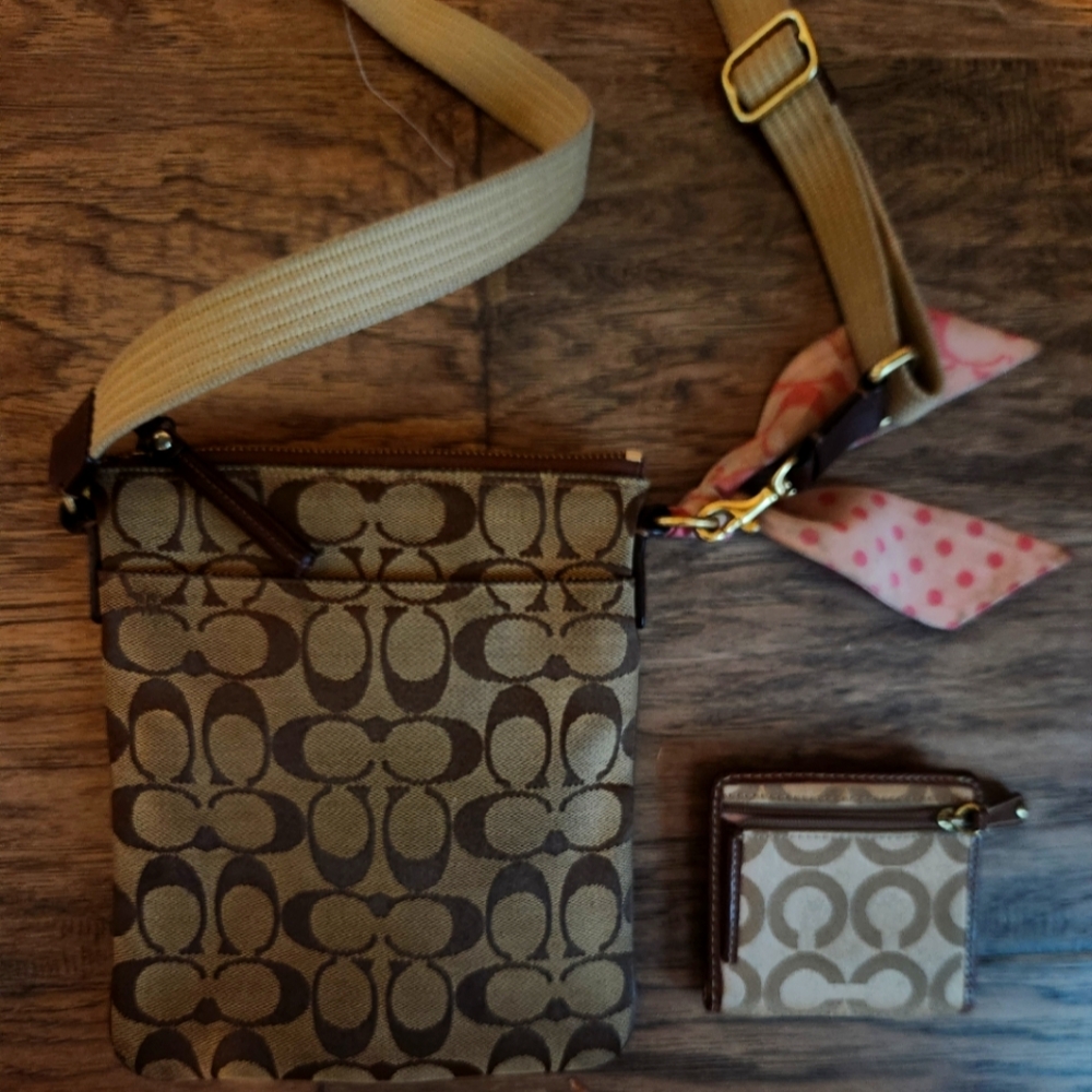 Women's Coach 2-pc Brown and Tan Crossbody Bag - Picture 3 of 8